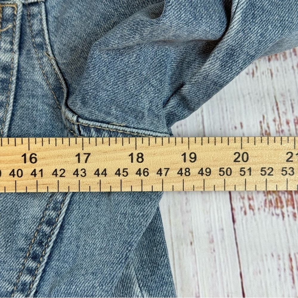 KanCan Women's Frayed Hem Cropped Jean Jacket Size Medium - Picture 5 of 7